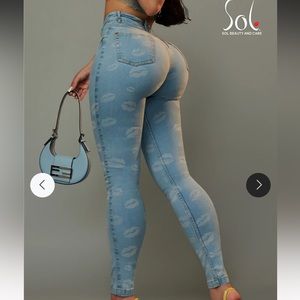 BRAND NEW SOL BEAUTY & CARE KISS JEANS